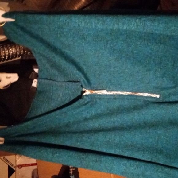 Shirt - Picture 3 of 6